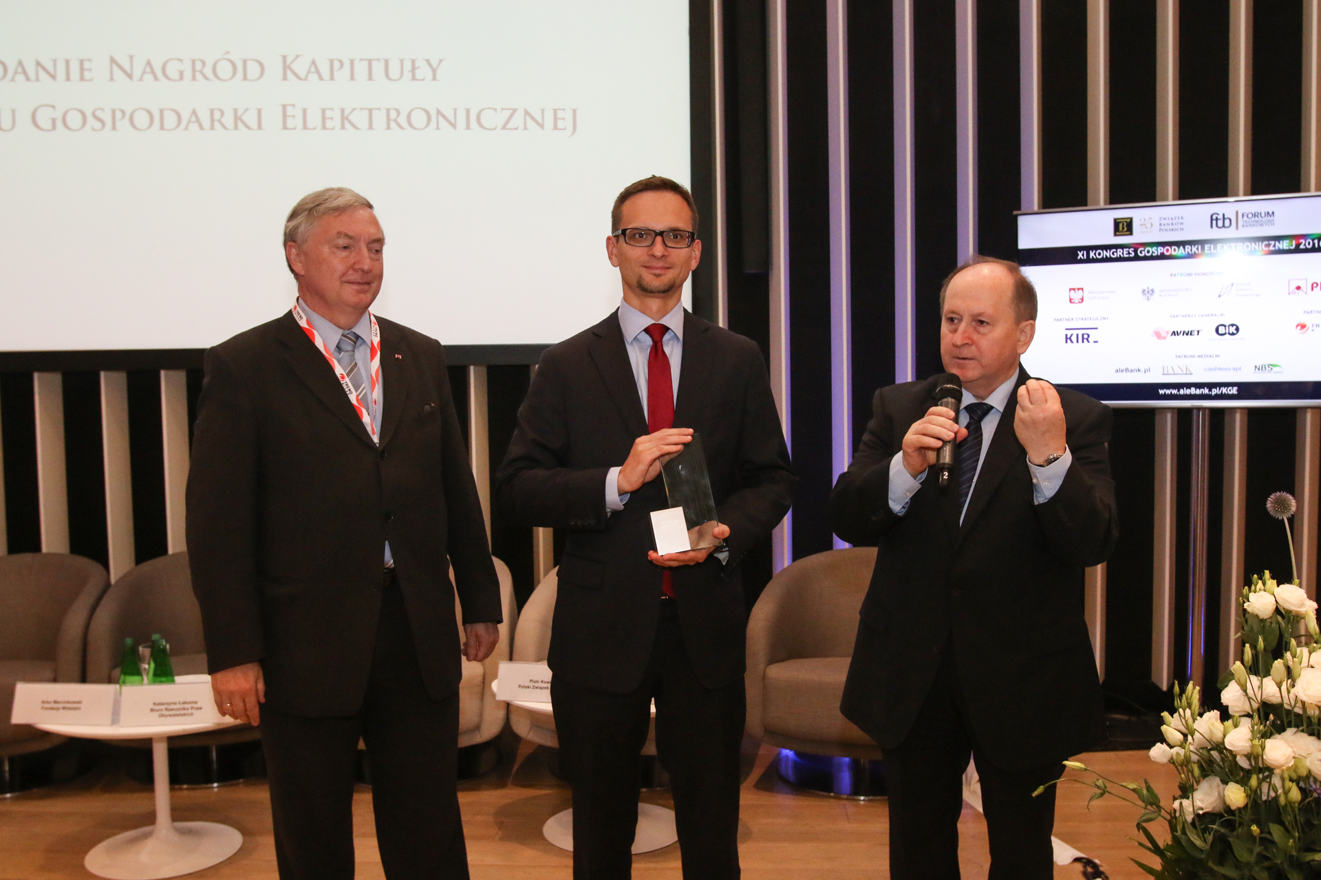 Kapituła XI Kongresu Gospodarki Elektronicznej działająca przy Związku Banków Polskich wybrała PKO Bank Polski Partnerem Roku 2015.